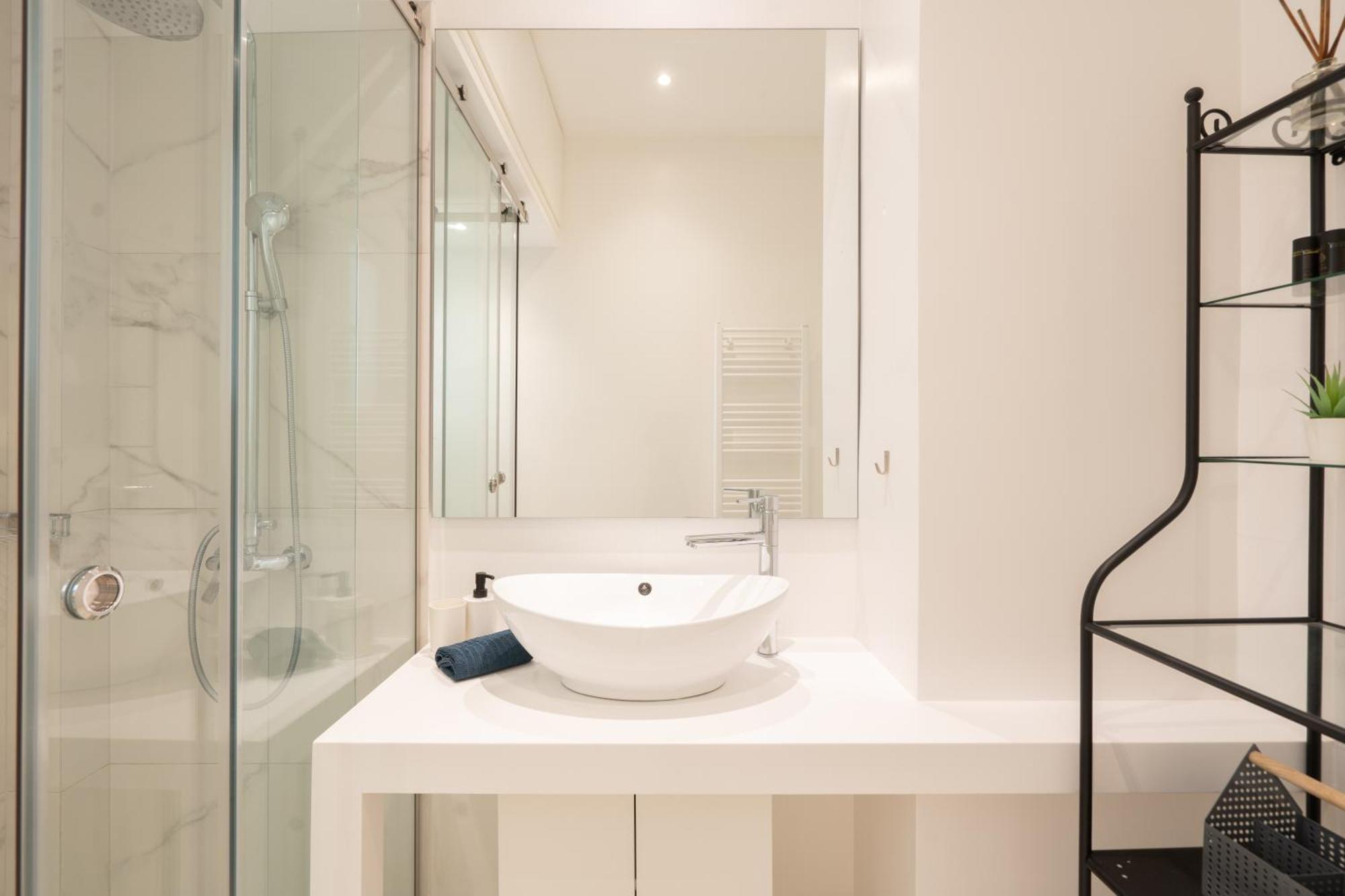 Sophisticated Modern Apt In Athens Center Eksteriør bilde